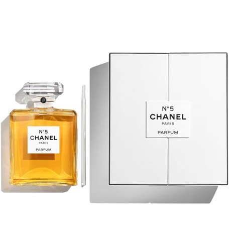 flacon geant chanel 5 vide|Chanel taps Baccarat for biggest.